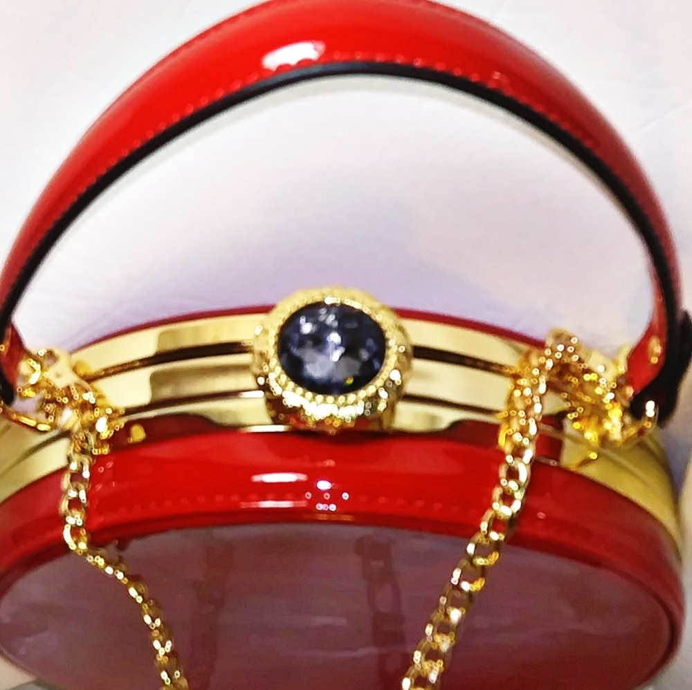 STUNNING RED HANDBAG - Picture 7 of 9